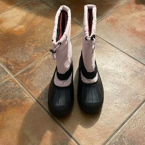 Snow boots